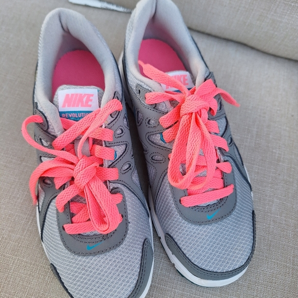 New Nike Revolution 2 Women's Gray Turquoise Pink Running Shoes 554902 Sz 5 - Picture 4 of 7
